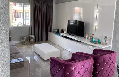 Centro House | Triplex house with pool and games room