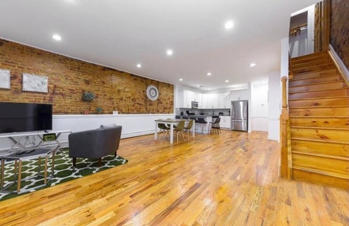 Brownsville House | TRIPLEX ON THE PARKWAY