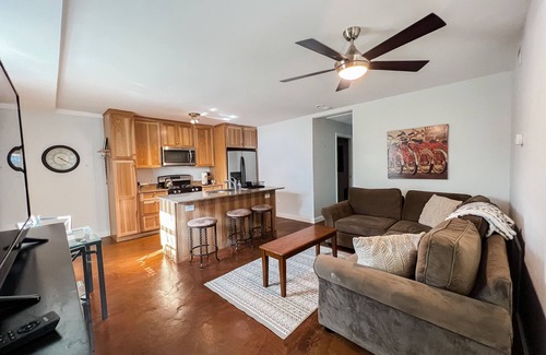 St. Edwards House | Triplex Unit 3 Miles From Downtown with office space