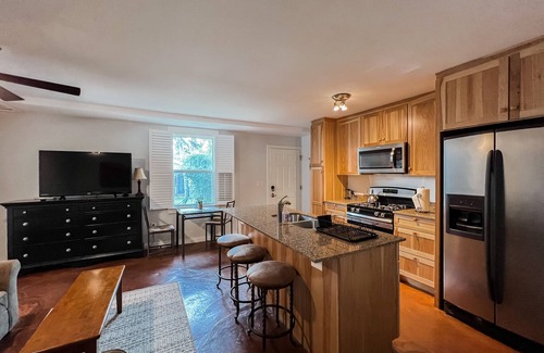 St. Edwards House | Triplex Unit 3 Miles From Downtown with office space