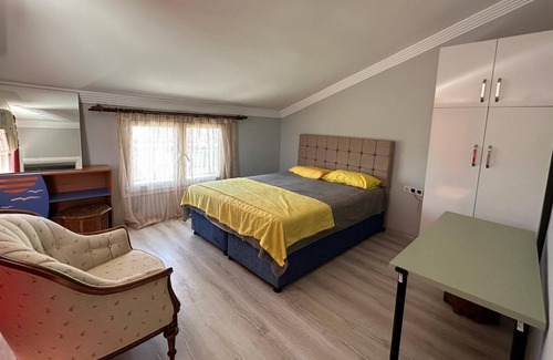 Muratpasa Villa | Triplex Villa with Pool & Garden