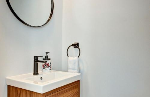 Pointe-Saint-Charles Apartment | TripMontreal 102