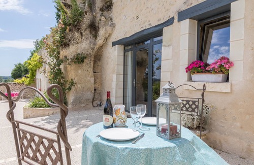 Noizay Cottage | Troglodyte lodging in Touraine: charm & unusual