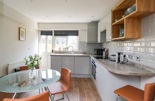 Frome Cottage | TROOPERS COTTAGE, pet friendly, with a garden in Frome