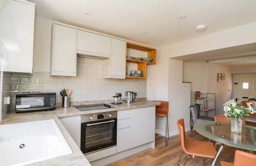 Frome Cottage | TROOPERS COTTAGE, pet friendly, with a garden in Frome