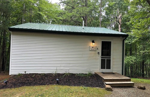 Laurelville Cabin | Trophy Buck sleeps 6, or rent all 4 for 20. Horseback riding across the Rd!