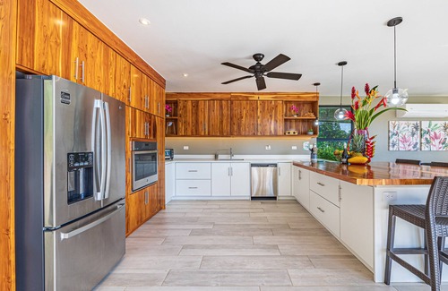 Hatillo Villa | Tropical 4 Bedroom Luxury Home with Pool & Hot Tub