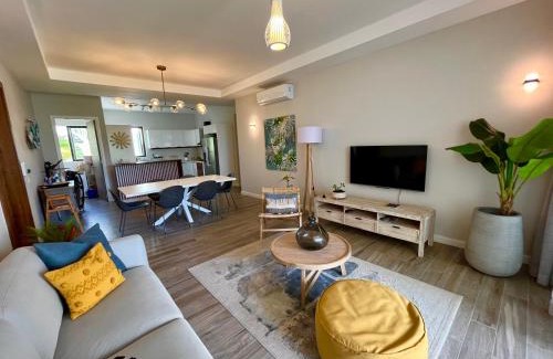 Belle Mare Apartment | Tropical beachfront apartment