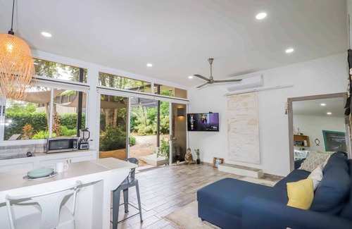 Villarreal House | Tropical Escape -3BR Jungle Villa + Private Pool !