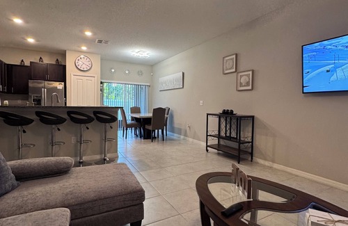 Sun City Center House | Tropical Getaway:Sunshine& Relax