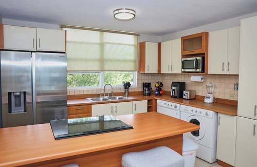 Yeguada Apartment | Tropical Haven: 3-BR Apart on Vega Baja Beach. 3min Drive to Blue Flag Beach