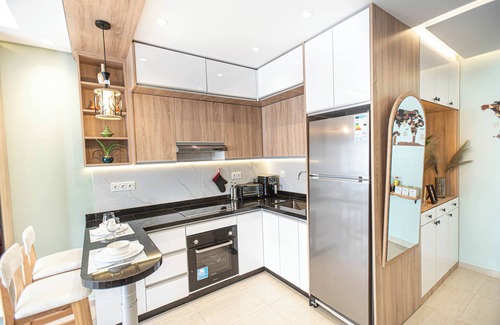 Cite Al Mohammadi Apartment | Tropical haven with pool view+ netflix+ wifi 100 Mbits