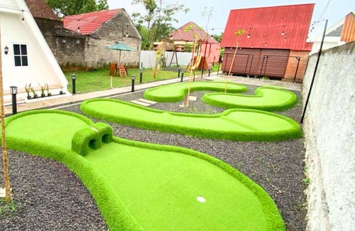 Depok Villa | Tropical House and Mini Golf Yogyakarta