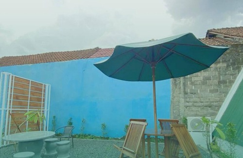 Depok Villa | Tropical House and Mini Golf Yogyakarta
