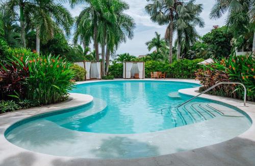 La Puntilla Apartment | Tropical Oasis with private Pool, BBQ, Beach Access and Housekeeping service INCLUDED
