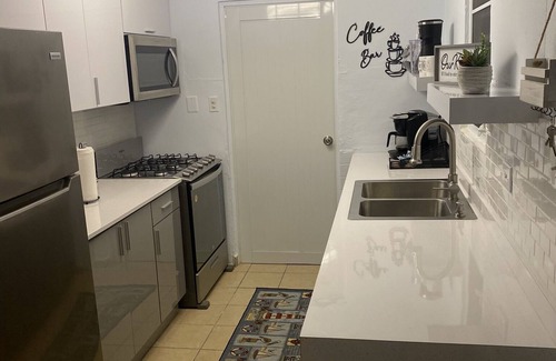 Levittown House | Tropical Oasis with pvt pool-near beach-La Placita-San Juan-Food-airport