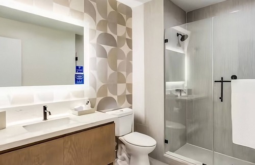 Ojus Hotel | Tropical Paradise Retreat! Pet-friendly Property, Rooftop Swimming Pool!