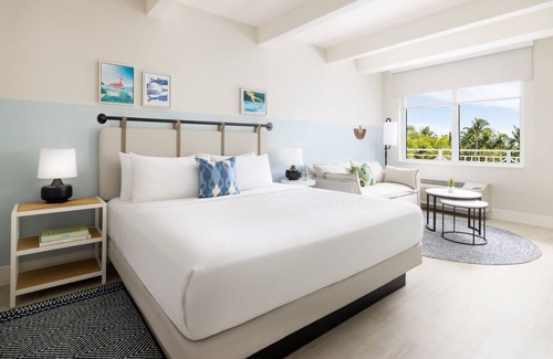 New Town Hotel | Tropical Playground | Relaxed Key West Stay w/Pool, Karaoke Nights & Tiki Bar