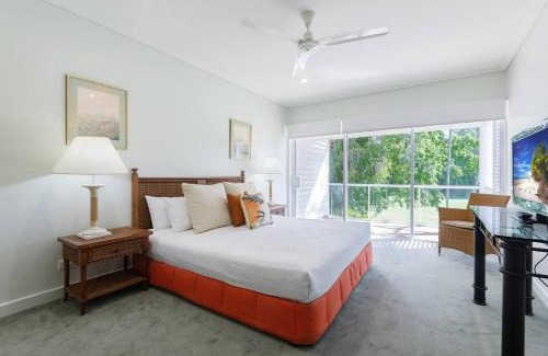 Port Douglas Villa | Tropical Resort-style Living on Mirage Golf Course