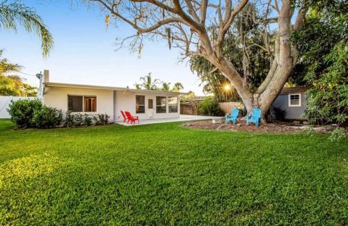 Vamo House | Tropical Shores Retreat-10 Min to Siesta Key Beach
