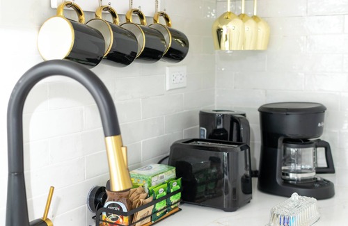 West End Apartment | Tropical Treasure at the West