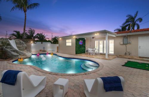 Deerfield Beach Villa | Tropical Villa Oasis - Salt Pool, BBQ, Game Room, Hot Tub, Luxury Amenities!