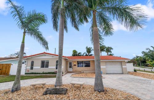 Deerfield Beach Villa | Tropical Villa Oasis - Salt Pool, BBQ, Game Room, Hot Tub, Luxury Amenities!