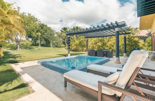Punta Cana Villa | Tropical villa with pool at Green Village B843