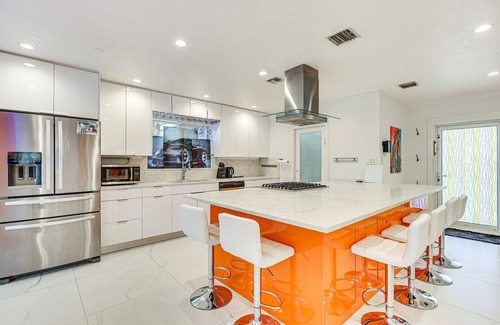 Nautilus Isle House | Tropical water front 2-bedroom 3 king beds house with heated pool & Sauna