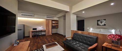 Downtown George Town Hotel | Tropics Eight Suites