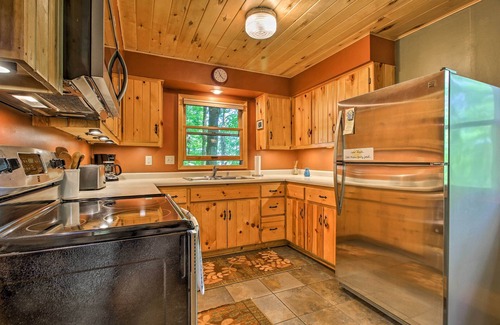 Bovey Cabin | Trout Lake Cabin w/Private Dock, Kayaks & Loft!