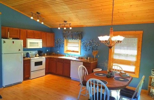 Harpers Ferry Cabin | Trout Lodge with Hot Tub Jacuzzi