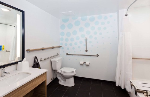 Auburn Hotel | Tru by Hilton Auburn