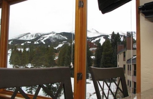 Peak 9 Condo | True Ski In/Out - King Size Bed Studio!