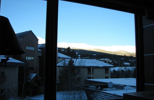 Peak 9 Condo | True Ski In/Out - King Size Bed Studio!