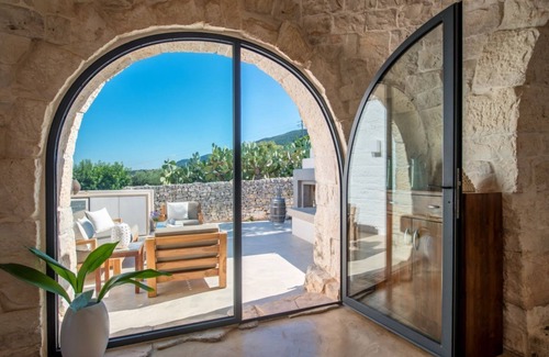 L'Assunta Villa | Trulli complex with luxurious infinity pool overlooking the sea