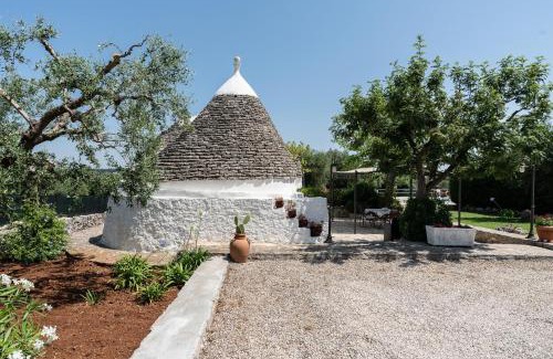 Putignano Villa | Trulli Nora con Piscina by Wonderful Italy