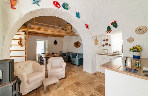 Cozzana House | Trullo Ape Regina - One Bedroom House, Sleeps 4