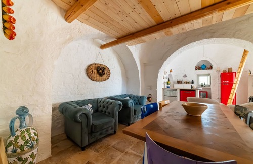 Cozzana House | Trullo Ape Regina - One Bedroom House, Sleeps 4