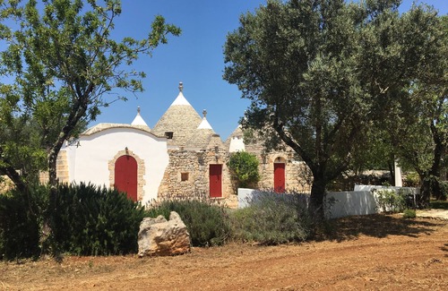 Ceglie Messapica House | TRULLO CINCIARELLA, 10x5mt. SALT WATER POOL, 2 acres olive trees, STARLINK wifi
