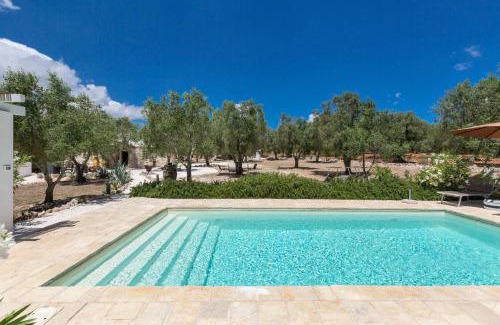 Ceglie Messapica Villa | Trullo Lei di Borgo Paoli by Perle di Puglia