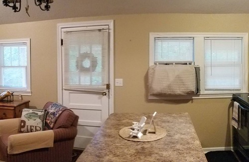 Warsaw Cottage | Truman Lake, Modern, Quaint, Private Cottage-Now w/Paved Drives & Queen Num Bed