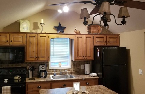 Warsaw Cottage | Truman Lake, Modern, Quaint, Private Cottage-Now w/Paved Drives & Queen Num Bed