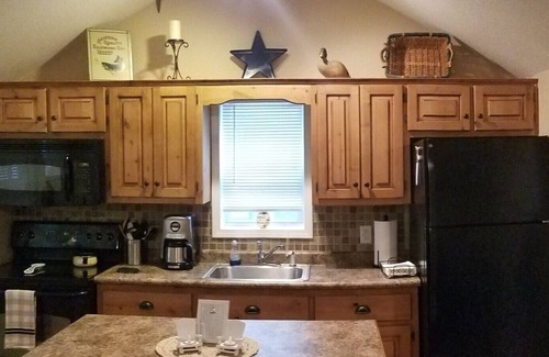 Warsaw Cottage | Truman Lake, Modern, Quaint, Private Cottage-Now w/Paved Drives & Queen Num Bed