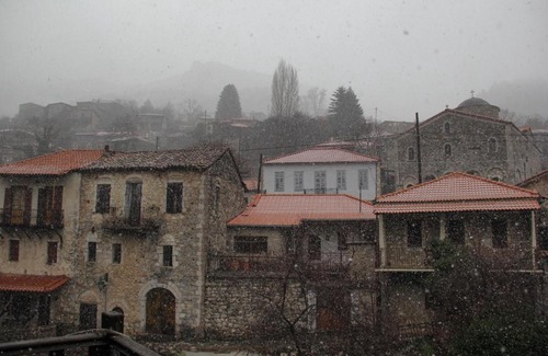 Trikolonoi House | Tsarbou Guesthouse