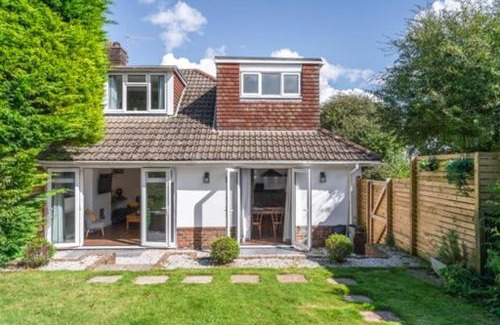 Brighton House | Tu Casa Brighton , A Beautiful & Peaceful 4 bedroom House with garden, BBq area , EV & Parking
