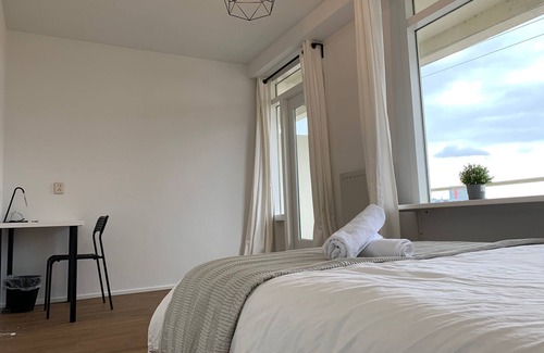 Municipality of Delft Bed & Breakfast | TU Delft-walk score 92 -Unesco- room 5 balcony