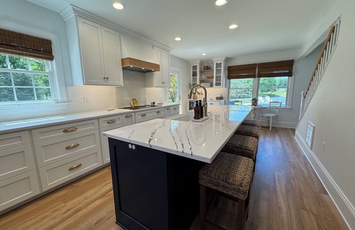 Unionville House | Tuckaway Cove. Book your fall get away now. New kitchen 2025