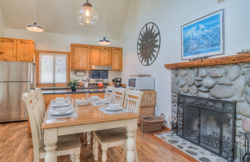 Deer Park Cabin | Tucked beneath the towering pines on the peaceful North end of Sunriver