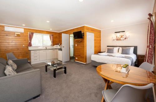 Gisborne Hotel | Tudor Park Motel Spacious with kitchens 1 minute walk to restaurant and shopping centre and Gisborne Hospital